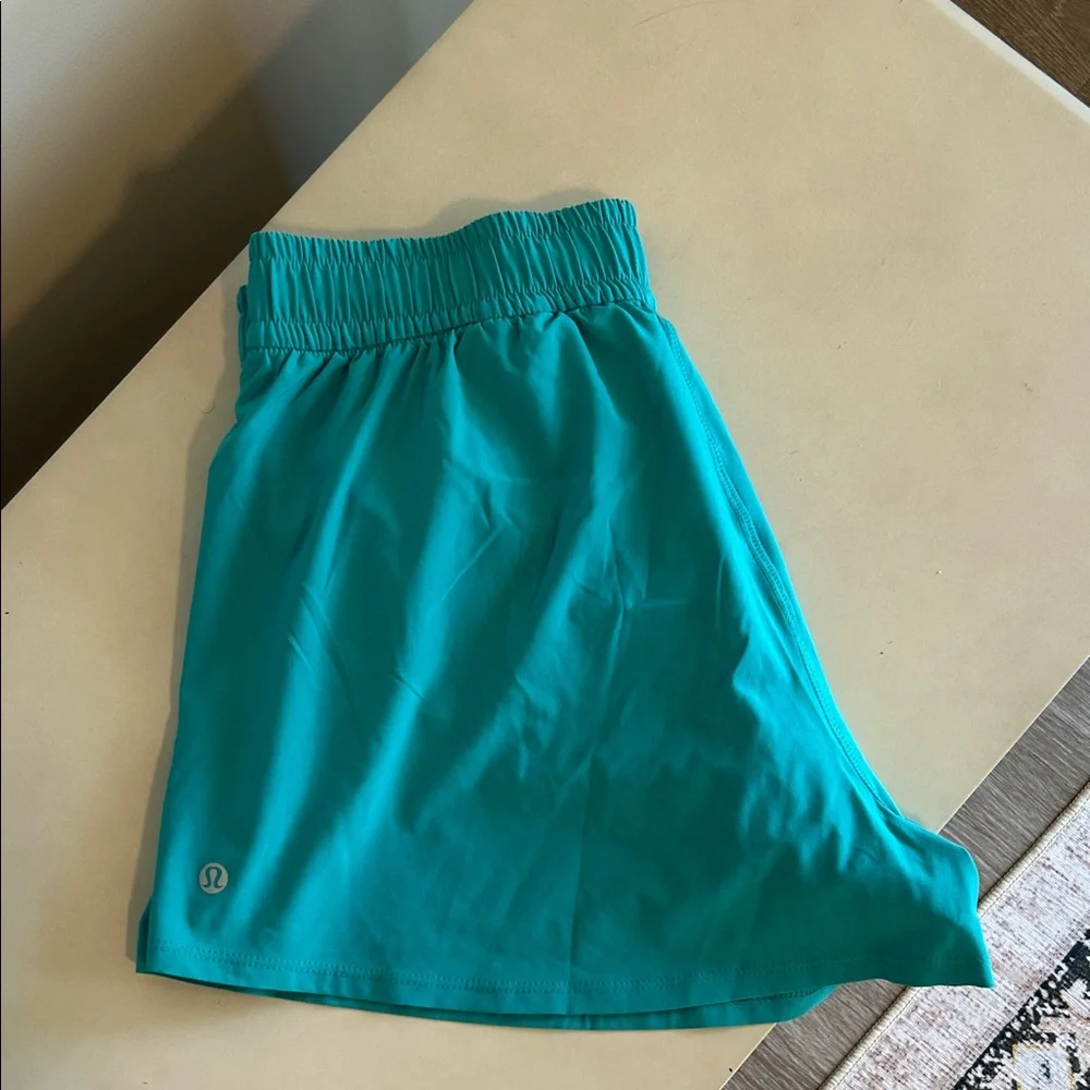 lululemon athletica Turquoise Pace Crush shorts - Picture 1 of 4